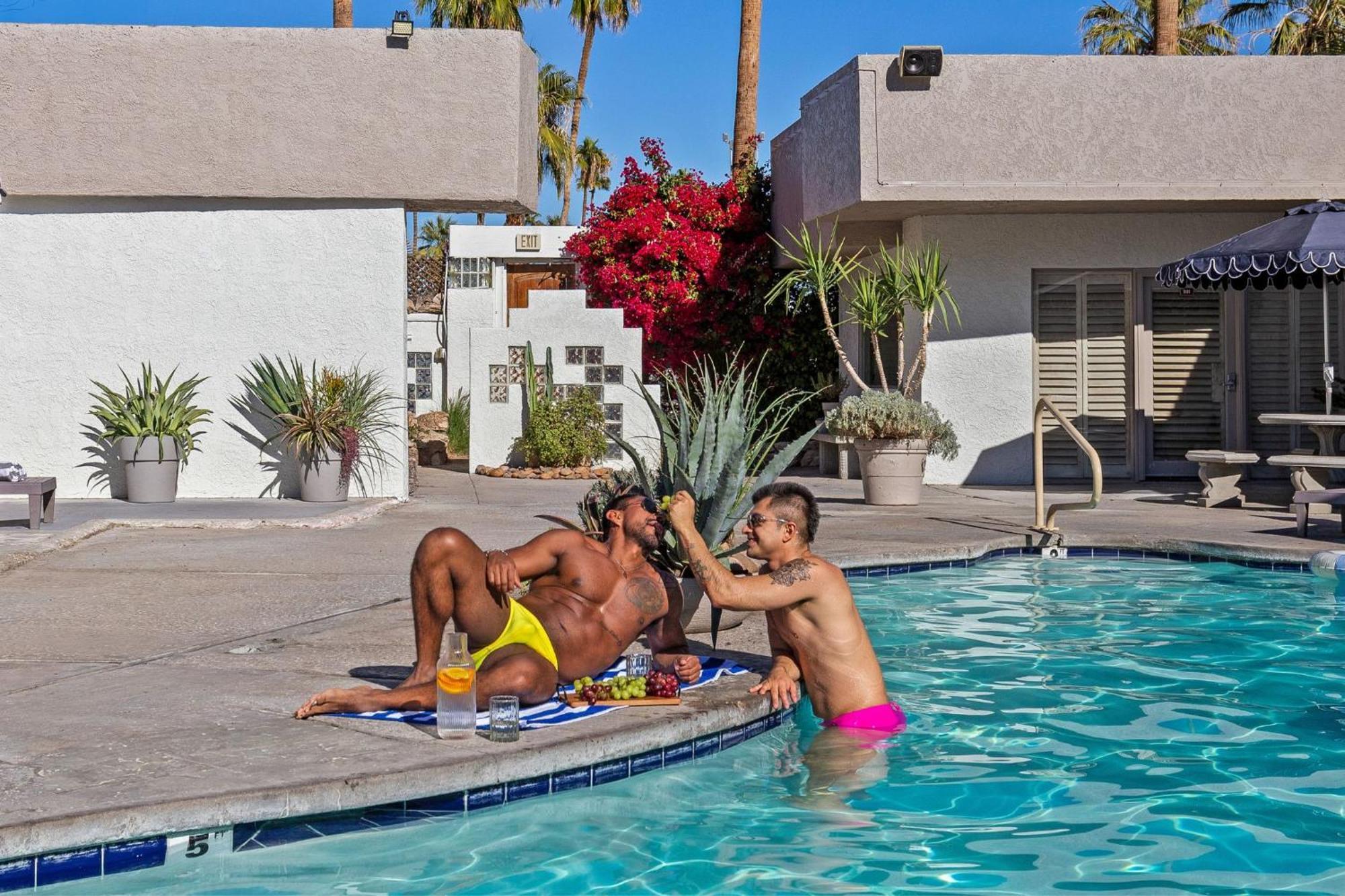 Casa Oliver Hotel & Resort - A Men'S Clothing Optional Resort In Palm Springs Exteriér fotografie